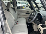 【ゆったりと運転してください】足元空間も広く、スムーズに乗り降りもいただけます♪