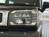 LEDヘッドライトは、点灯の瞬間から最大光量を発揮し、突然暗くなるトンネルなどでの安定感を高めます。