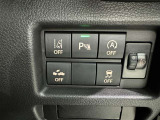 コーナーセンサーを車の前後に装備。障害物までの距離に応じて警告音を変えてお知らせ。縦列駐車時や駐車場・車庫などでの取り回しをサポートします。詳細は販売店スタッフまでおたずねください。
