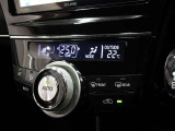 車内の温度管理に便利なオートエアコン☆