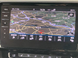 タッチスクリーンを採用。従来のナビゲーションシステムの域を超える、車両を総合的に管理するインフォテイメントシステムです。