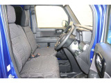 操作性に優れた運転席となります!小物入れや各ボタンの配置にこだわり、使いやすいです!座り心地もよく視認性も良好なのでロングドライブもお任せ下さい!