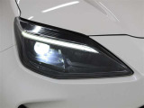 LEDヘッドライトには「オートマチックハイビームシステム」を搭載。夜間走行時にハイビームで走行可能と判断した場合、ロービームとハイビームを自動的に切り替え、前方視界確保をアシストします。