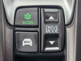 ワンタッチで省燃費走行をサポートするECONスイッチを装備。