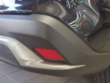 コーナーセンサーを車の前後に装備。障害物との距離に応じて、警告音を変えてお知らせしてくれます。