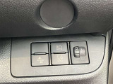 オートマチックハイビームとは、先行車や対向車のライトを認識し、ハイビームとロービームを自動で切り替える機能です。夜道の視界を確保します。詳細は販売店スタッフまでおたずねください。