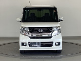 ディスチャージヘッドライト【HID】を装備していますのでとても明るく、夜間の走行や雨の日も安全・安心です。