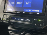 オートエアコンで快適な室内です。