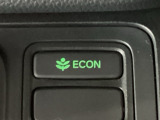 ★ECONスイッチ★ エコドライブを加速しよう!スイッチをONにすると、運転の仕方によるロスを抑え込み燃費をよくするようクルマが頑張ります(*^ー^*)燃費向上にチャレンジ♪