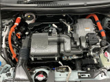 技術が詰まったエンジンルームもご覧の通りピカピカにクリーニング済みです。ハイブリッドなのでお財布にも環境にも優しいです。