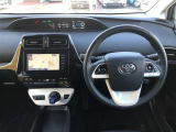 シンプルで使いやすいコクピット。視界性もよく運転しやすいですよ。スイッチ類も使いやすい場所に配置されています。