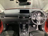 安全運転と情報操作を両立する運転席まわり。さまざまな情報を扱いながら正しい姿勢で安全に運転できることを追求したコックピット!