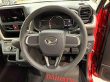 ハンドルには、Dアシスト切替ステアリングスイッチが付いていて、パワーモードで軽快な走りを、エコモードで燃費重視のスマートな走りの2つのモードがワンタッチで選択できます♪