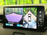 【マルチビューカメラシステム】専用のカメラにより、上から見下ろしたような視点で360度クルマの周囲を確認することができます☆死角部分も確認しやすく、狭い場所での切り返しや駐車もスムーズに行えます。