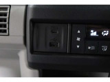 スマートフォンなどの音楽再生が可能なUSB接続ジャック装備車両です♪♪♪