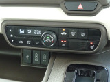 ●エアコンはオートエアコンです。 ●運転席と助手席シートにシートヒーターが付いています。