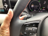 マニュアル車のような感覚で、ワインディングロードでも車を操れるパドルシフト付きです。長い下り坂でのエンジンブレーキや、高速道路の合流の際の加速も思いのままに操ることができ楽しめます