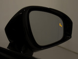 BSM(ブラインドスポットモニタ)!隣の車線を走る車両をレーダーで検知し、ドアミラーでは確認しにくい後側方エリアに存在する車両に加えて、急接近してくる車両も検知します。