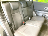 後部座席も気になるようなキズ・汚れやへたり等、大きなダメージはなく、良好な状態です。
