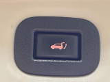 【パワーバックドア】スマートキーや運転席のボタンを押すだけでリアゲートが自動で開閉します!荷物を持っている時や、高い位置にあるバックドアを閉める際に便利な機能です♪