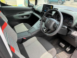 フランス車ならではのオシャレな内装がオススメです!