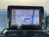日産純正9インチメモリーナビ(MM321D-L)装備、NissanConnectサービス対応、オペレーター通話や音声対話検索、スマホアプリと連動などに対応した高機能ナビ。