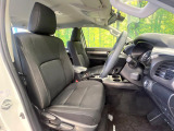 運転席まわりには十分なスペースがあり、大柄な方でもゆったり運転していただける環境です。