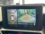 【パノラミックビューモニター】専用のカメラにより、上から見下ろしたような視点で360度クルマの周囲を確認することができます☆死角部分も確認しやすく、狭い場所での切り返しや駐車もスムーズに行えます。