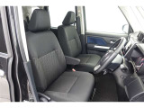 しっかりとしていて上質な座り心地のシートです。 座り心地も良くて長時間の運転も快適ですよ。 肌触りの良いシートが評判です。