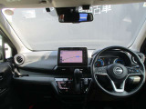 フロントガラスが広く視界が広々としているので、運転がとてもし易いです