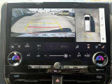 パノラミックビューモニターシステムが付いているので車の上から見た映像が確認できますよ。