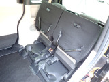 ◆チップアップ&ダイブダウン機構付【ULTR SEAT】は後席座面を左右分割で跳ね上げることができます。トランクで積載できない背の高い荷物をラクラク収納できます。ホンダ車ならではの人気装備です。