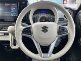 運転し易いステアリング。【アダプティブクルーズコントロール】・【ステアリングオーディオスイッチ】付。