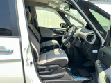 運転席まわりです。実際に座ってみて、乗り心地を体験してみてください。