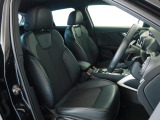 Audi車はどの車種も全てレザーハンドルです。そこにはAudiのこだわりがあり質感の高いレザーでしっかりと手に馴染み、高級感を演出します。