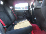 2列目も足元が広々しています。足元が狭い車は乗っていても疲れますよね・・・これだけ広ければ後部座席の方も大満足!皆様で楽しいドライブを!