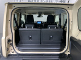 ラゲッジスペースも十分なスペースをしっかり確保しているので、長い旅行やキャンプでも荷物は十分に入ります。