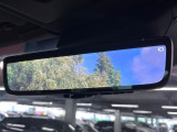 【デジタルインナーミラー】後席の大きな荷物や同乗者で後方が確認しづらい時でも安心!カメラが撮影した車両後方の映像をルームミラー内に表示。クリアな視界で状況の確認が可能です!