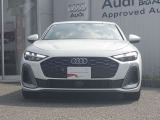 シングルフレームグリルはAudiの象徴的なデザイン要素であり、一目でAudiとわかるスタイル、大きくて迫力のある形状が車のスポーティな印象を強調しており、魅力的なデザインとなっています。