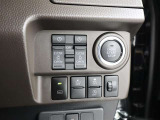 両側電動スライドドアは、運転席からも操作できるので、乗り降り便利です。