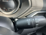 【アダプティブLEDヘッドライト】夜間走行時に先行車や対向車の状況をクルマが判断。ヘッドランプの照射範囲や明るさを自動的に変化させます。