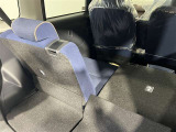 分割可倒式リアシート