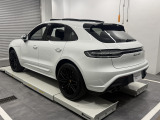 オプション:Race-Texのルーフライニング グラブハンドル、ドア モデル名 シルバー、トラフィック ジャム アシスト、プライバシーガラス