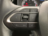 運転中、オーディオの操作をしてて、ハッとしたことはありませんか?ステアリングスイッチは、運転中でもハンドルでオーディオの操作が可能です。安全なドライブをサポートします。
