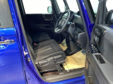 フィット感のあるシート。しっかりと支えてくれるので、長時間の運転を快適にサポートしてくれます。
