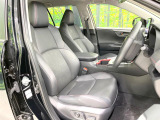 運転席まわりには十分なスペースがあり、大柄な方でもゆったり運転していただける環境です。