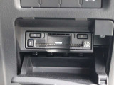 広がる運転支援サービスETC2.0搭載。全国の高速道路に設置されたITSスポットと双方向通信を図り、広域な道路交通情報や安全運転をサポートする情報を得て、音声やナビ画面上にタイムリーにお知らせします。