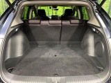 【パワーバックドア】スマートキーや運転席のボタンを押すだけでリアゲートが自動で開閉します!荷物を持っている時や、高い位置にあるバックドアを閉める際に便利な機能です♪