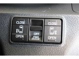 スライドドアの開閉は、ドアハンドルはもちろん運転席からのスイッチ操作でも可能です。お子様の送迎時の乗り降りも一段と楽になります。