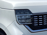 明るくて長寿命のLEDヘッドライト採用